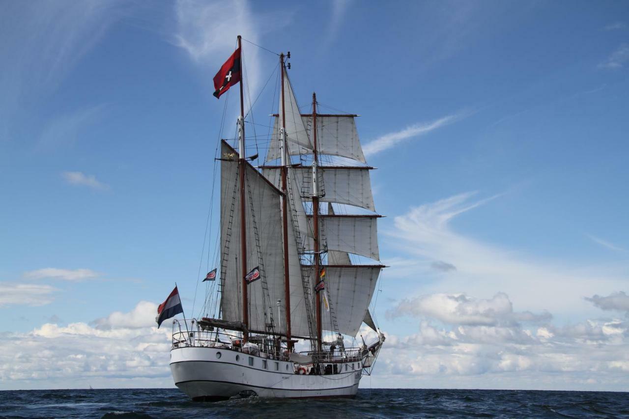 Отель Segelschiff Loth Lorien Гамбург Экстерьер фото